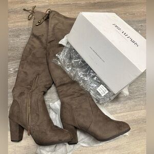 Dream Paris Pull on Above Knee Faux Suede Brown Block Heel Boots Size  10/w box